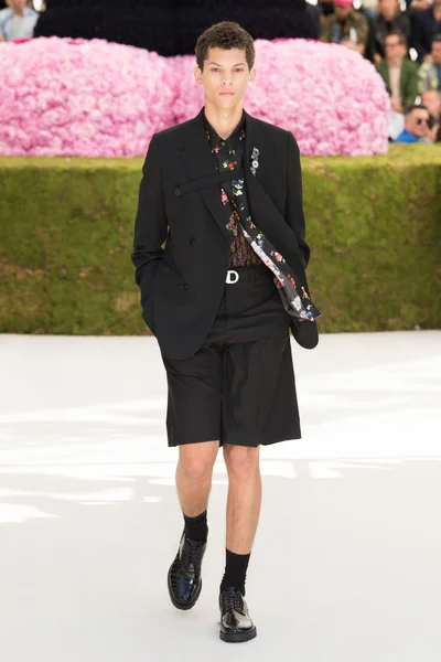 Look 48